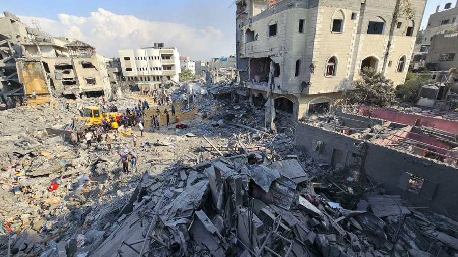 Последствия удара Израиля по лагерю беженцев в Аль-Фалуге в Джебалии. Обложка © Getty Images / Stringer