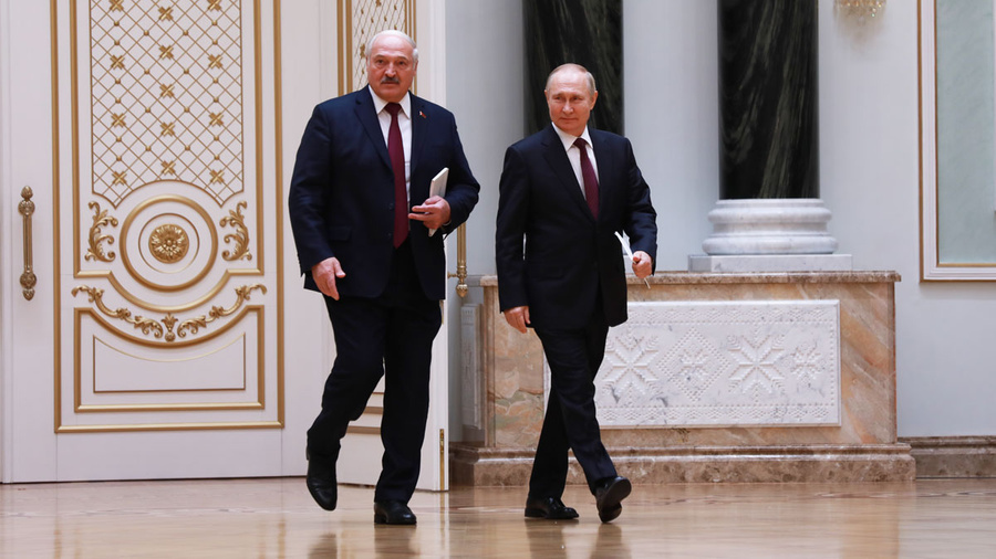Президенты России и Белоруссии Владимир Путин и Александр Лукашенко. Обложка © LIFE / Павел Баранов