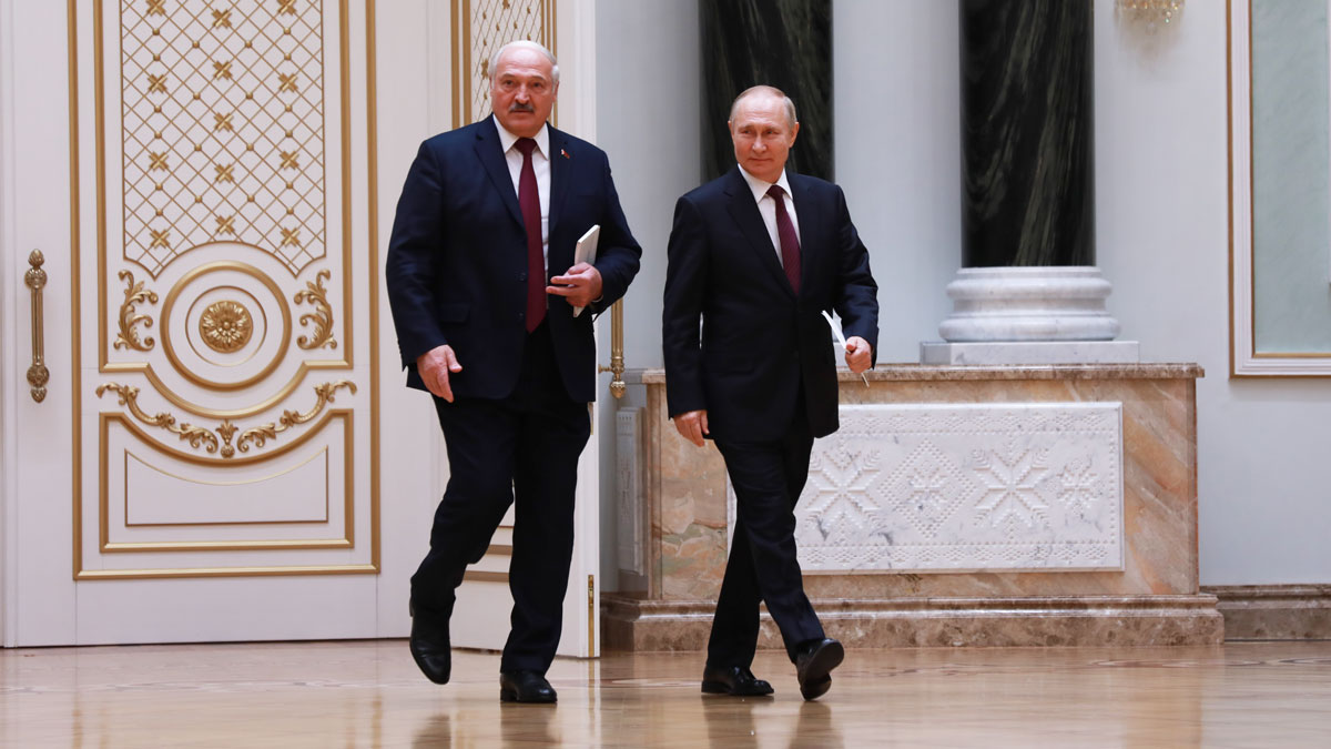 Путин и Лукашенко сверили часы перед заседанием Совбеза ОДКБ