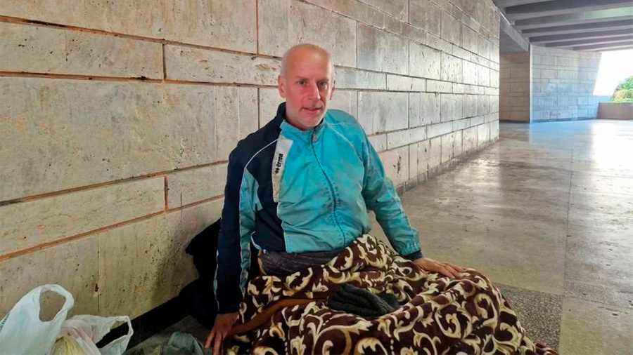 Американец Эрик Муди, который живёт в подземном переходе Львова уже больше года. Обложка © t.me / stranaua