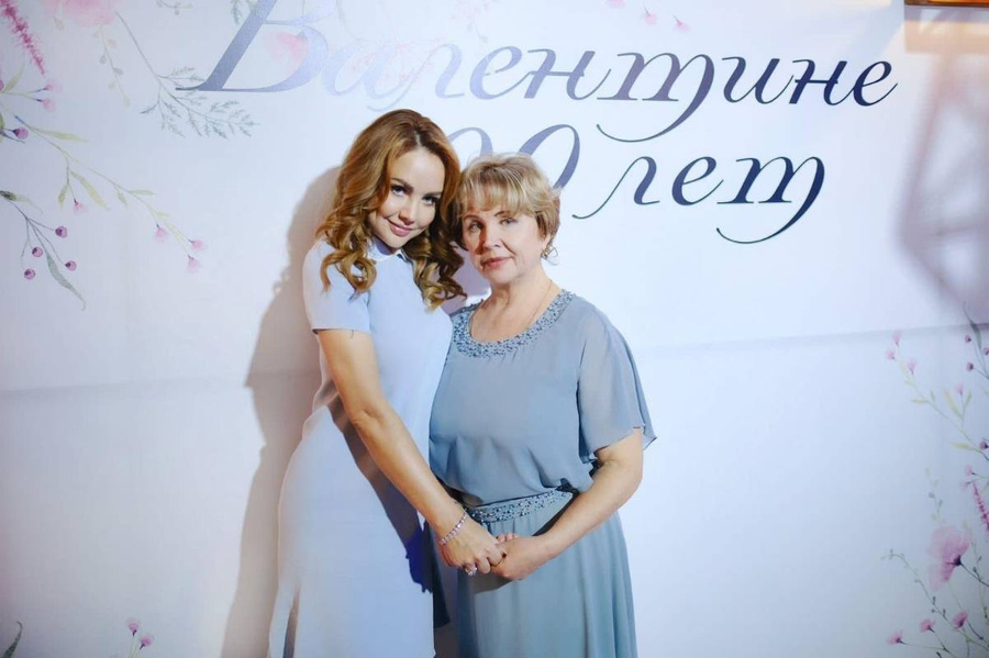 Марина Абросимова с мамой Светланой Викторовной. Фото © Vk / maksimsinger