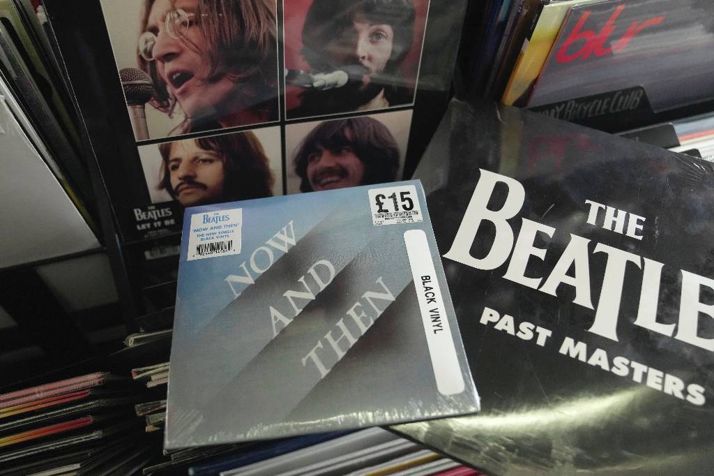 Новый рекорд: Последняя песня The Beatles взорвала хит-парад Британии