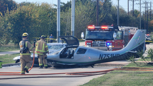 В Техасе легкомоторный самолёт выкатился с аэродрома и устроил ДТП