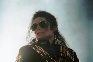 Знаменитую кожаную куртку Майкла Джексона из рекламы Pepsi продали за $305 тысяч