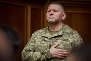 В Киеве награждение Залужного Героем Украины сочли брошенной костью вдогонку к увольнению