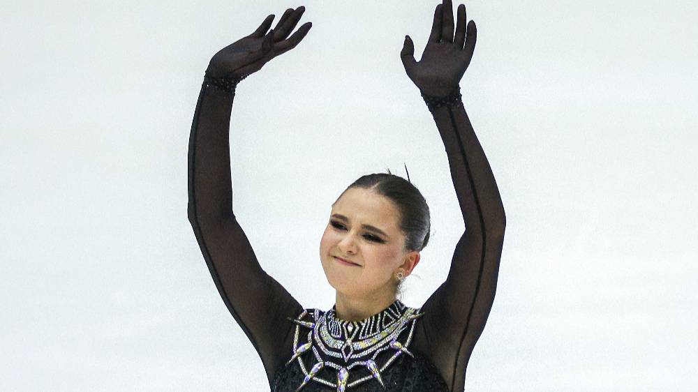 Камила Валиева упала с четверного тулупа и осталась без медали на Гран-при в Казани
