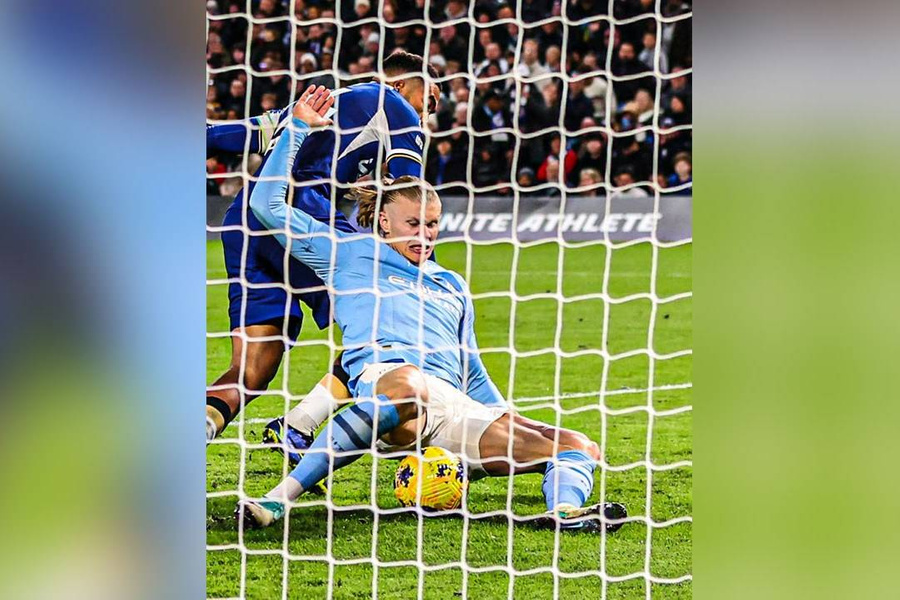 Нападающий "Манчестер Сити" Эрлинг Холанн в матче с "Челси". Обложка © X / GOAL