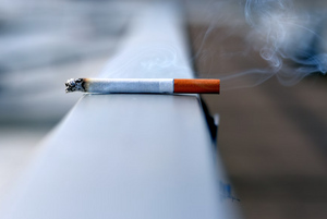 Невролог объяснила, почему бросать курить "за компанию" эффективнее, чем поодиночке