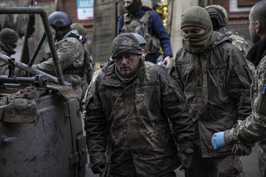 Раненые украинские солдаты. Обложка © Getty Images / Metin Aktas
