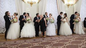 В Ростовской области бабушка-невеста и внучка-невеста вышли замуж в один день