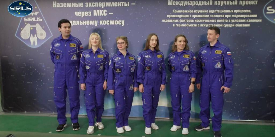Участники эксперимента по изоляции экипажа для имитации полёта на Луну. Обложка © VK / ГНЦ РФ – ИМБП РАН