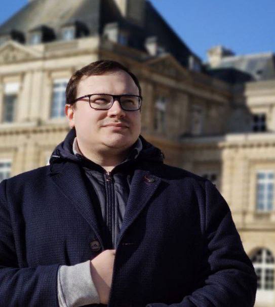 <p>Проверьте, есть ли препарат, который вы принимаете, в списке жизненно важных лекарств (ЖНВЛП). Если он там, то цена на него жёстко регламентируется законодательством, а значит, внезапного подорожания быть не может</p>