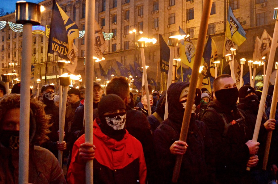 Фактически все звучащие из Киева варианты завершения конфликта преследуют одну цель — сохранение любой ценой нынешнего фашистского режима на Украине. Фото © Shutterstock