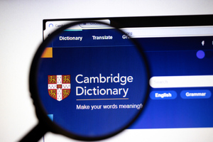 Кембриджский словарь сильно удивил выбором "слова года"