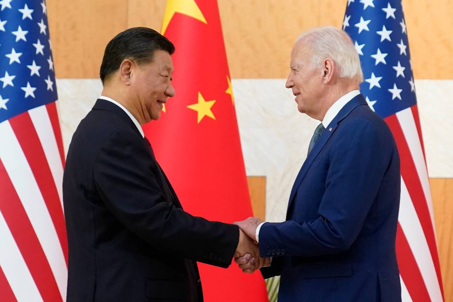Президент США Джо Байден и председатель КНР Си Цзиньпин. Обложка © ТАСС / AP / Alex Brandon