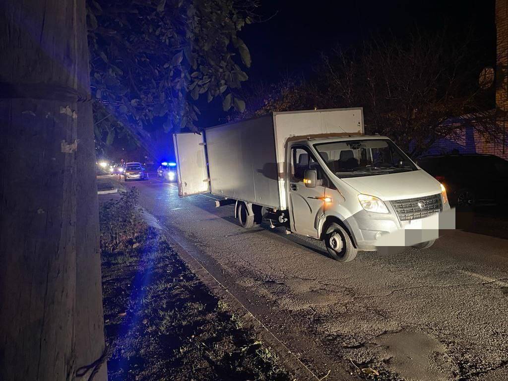На Ставрополье стеклопакет насмерть прибил мужчину в кузове ехавшей