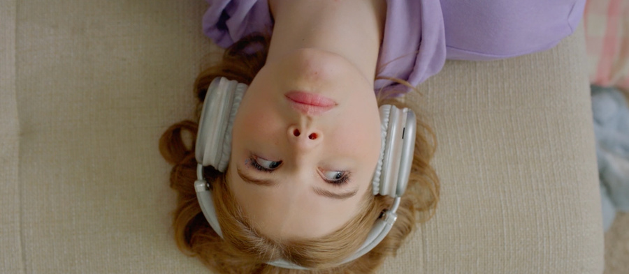 Дочь Александр Абдулова снялась в новогоднем кино. Кадр из трейлера фильма "Баба Мороз и тайна Нового года". Обложка © "Кинопоиск"