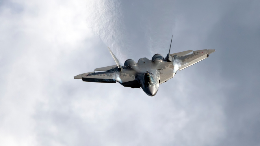 Западные эксперты проанализировали работу российских самолётов Су-57. Обложка © Shutterstock