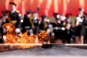 В Москве бездомный попытался потушить Вечный огонь на Поклонной горе