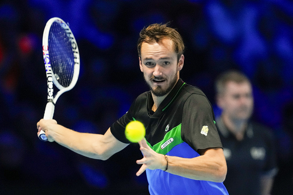 Даниил Медведев проиграл Яннику Синнеру в полуфинале итогового турнира АТР