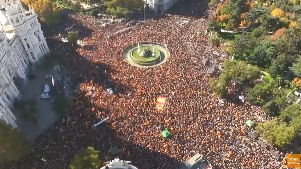 В Мадриде тысячи испанцев вышли на митинг против премьера и закона об амнистии