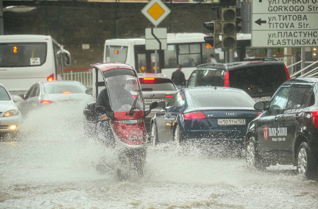 Жителей Сочи предупредили о подъёме уровня рек из-за сильных ливней