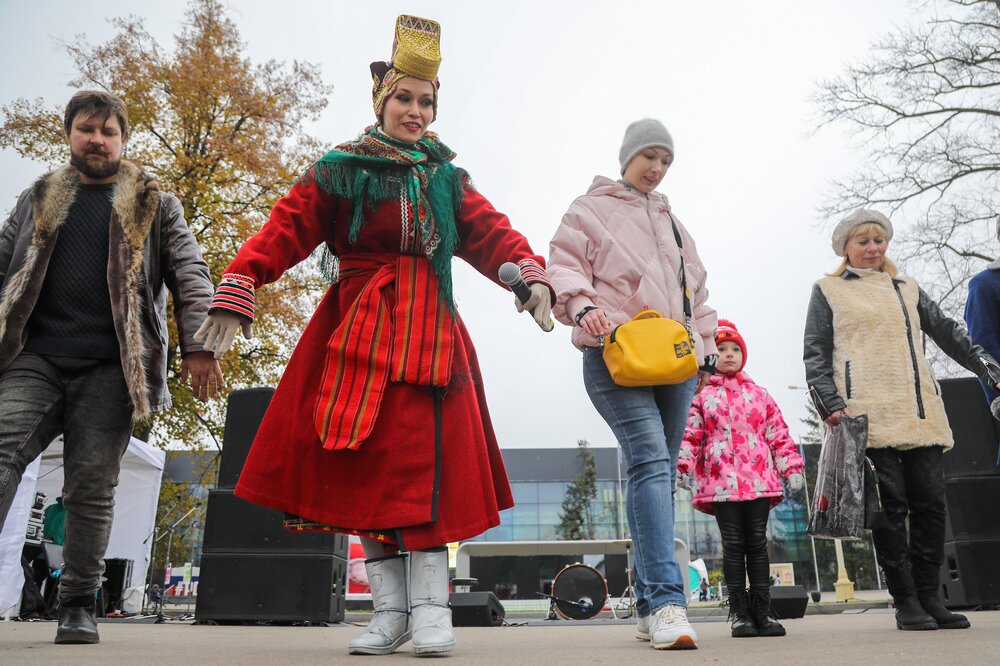 Гулянья москвичей на День народного единства. Фото © Агентство "Москва" / Артур Новосильцев