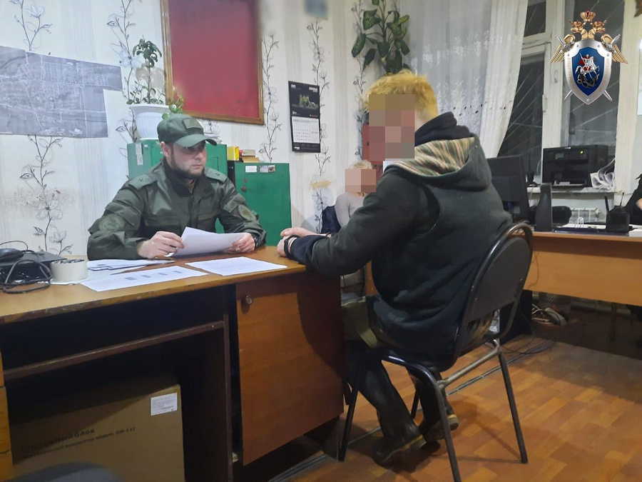 Подозреваемый в убийстве пенсионерки в Нижегородской области на допросе. Обложка © СУ СК России по Нижегородской области