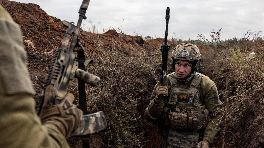 <p>Кого Киев готов посылать на убой ради интересов Запада. Обложка © Getty Images / Diego Fedele</p>