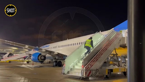 Во Внуково пассажиров заставили пройти повторную проверку из-за "бомбы"