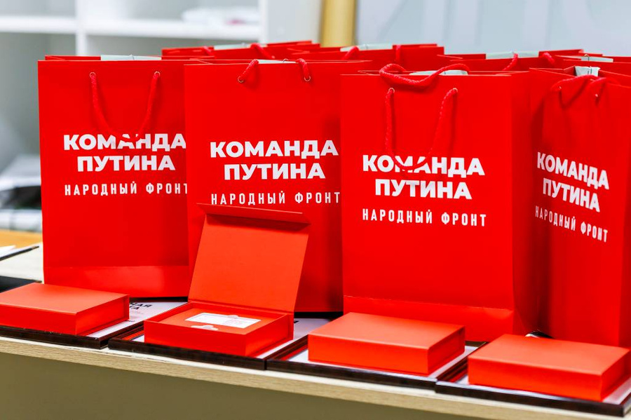 Подарки, которые получили участники премии "Команда Путина" на Сахалине. Фото © Народный фронт