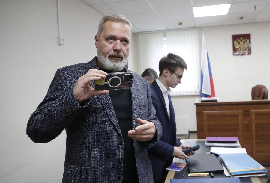 Дмитрий Муратов*. Обложка © ТАСС / EPA / MAXIM SHIPENKOV