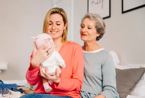 Бабушкам и дедушкам хотят давать дополнительный отпуск по случаю рождения внуков