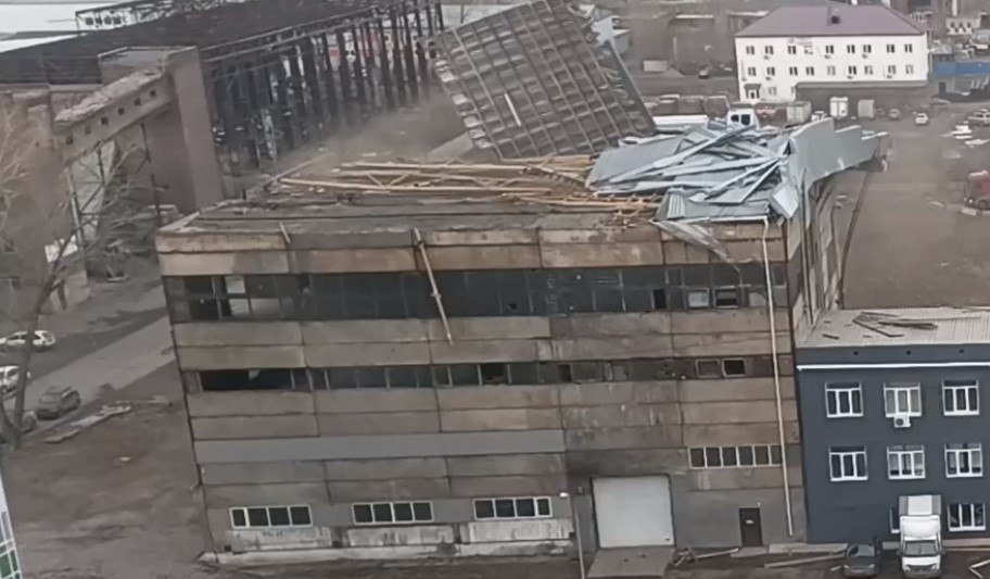 Последствия ураганного ветра в Красноярском крае. Фото © t.me / Newslab
