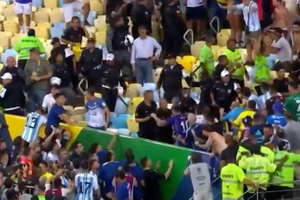 Футбольные фанаты устроили побоище на матче Бразилия – Аргентина
