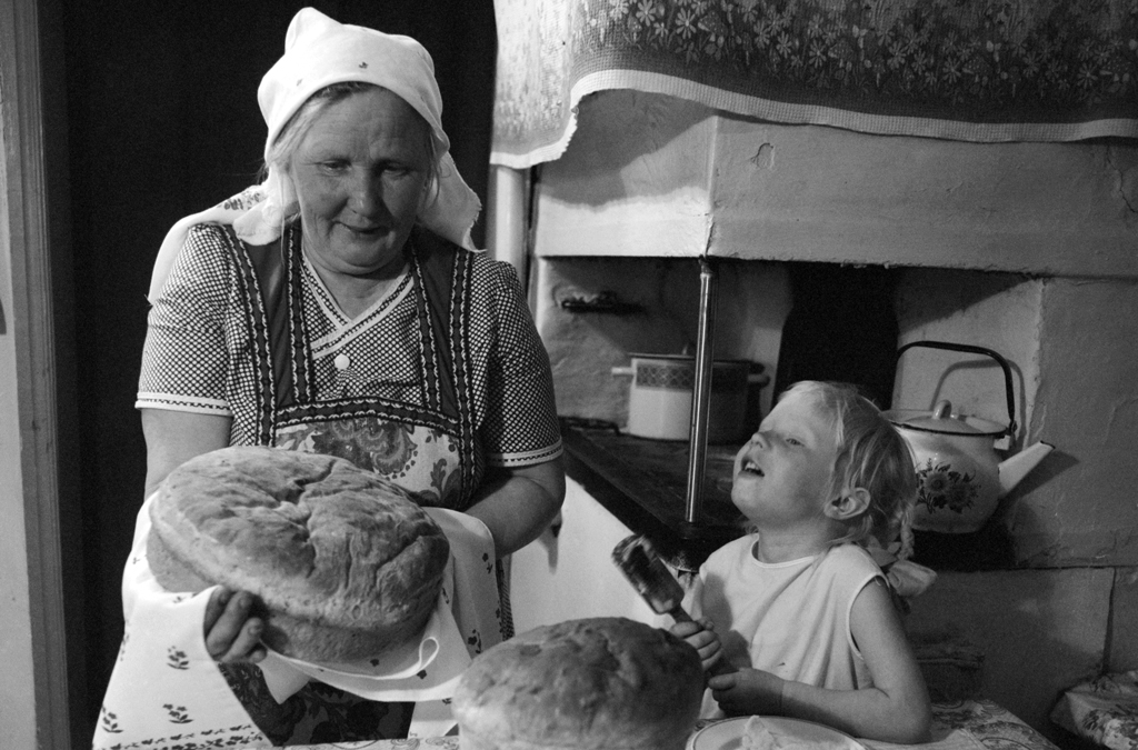 При частых простудах и кашле ребёнку готовили пирог-калинник. Фото © ТАСС / Виктор Садчиков