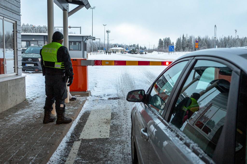 Финляндия оставит работающим лишь один КПП на границе с РФ, узнали СМИ
