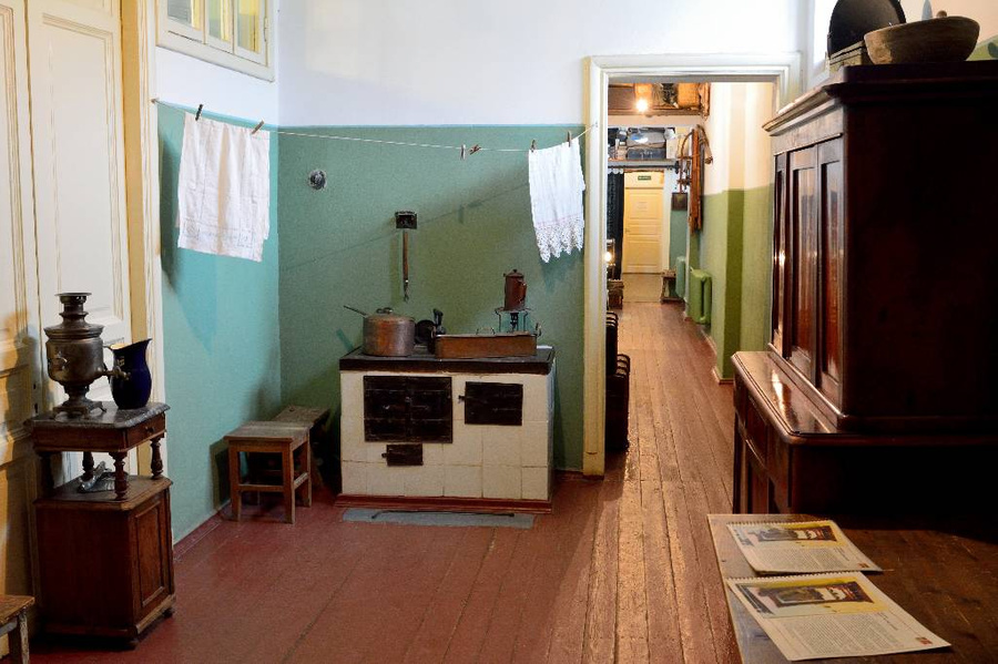 После революции жильё стало уплотняться — квартиры в доходных домах превращались в коммунальные. Фото © Shutterstock