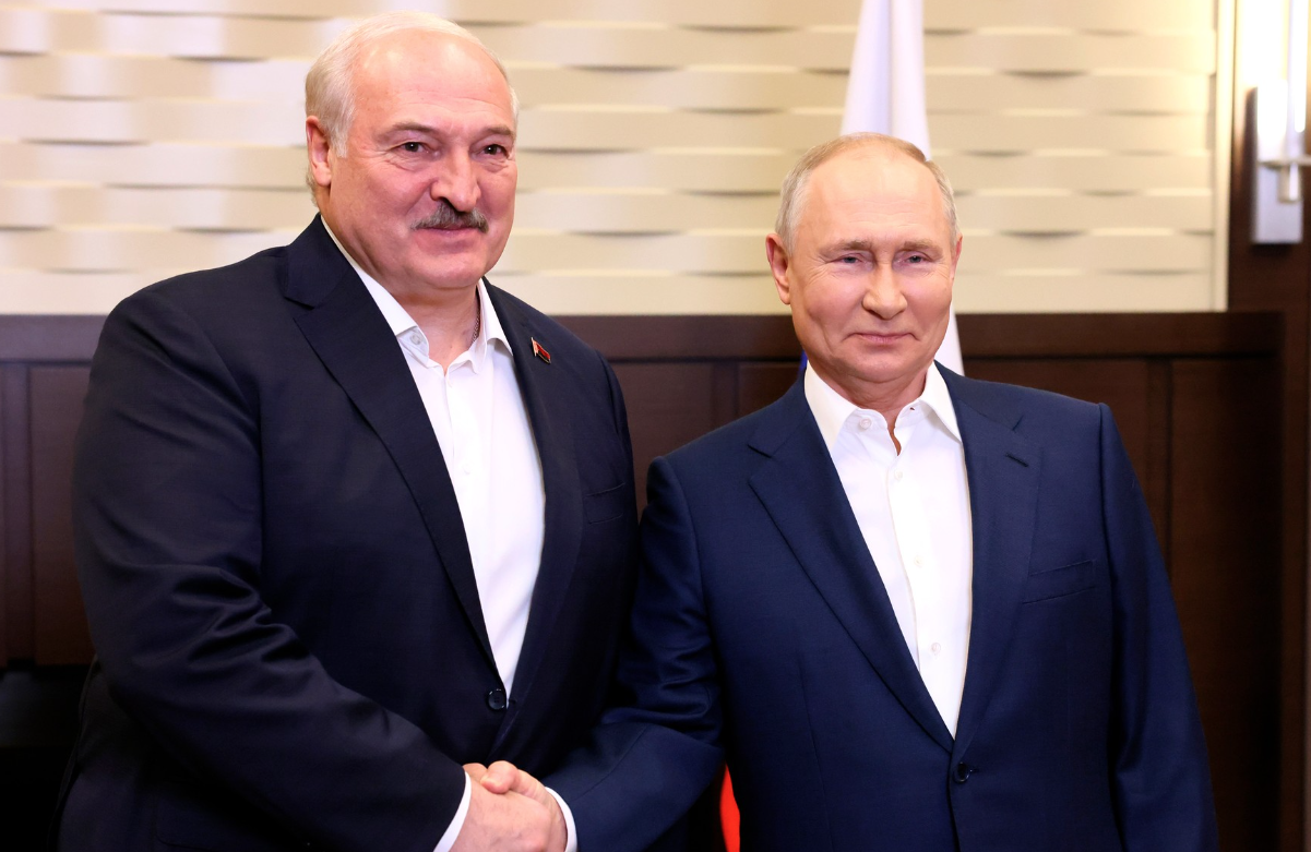 Путин и Лукашенко пообщались с глазу на глаз и уехали на одном "аурусе"