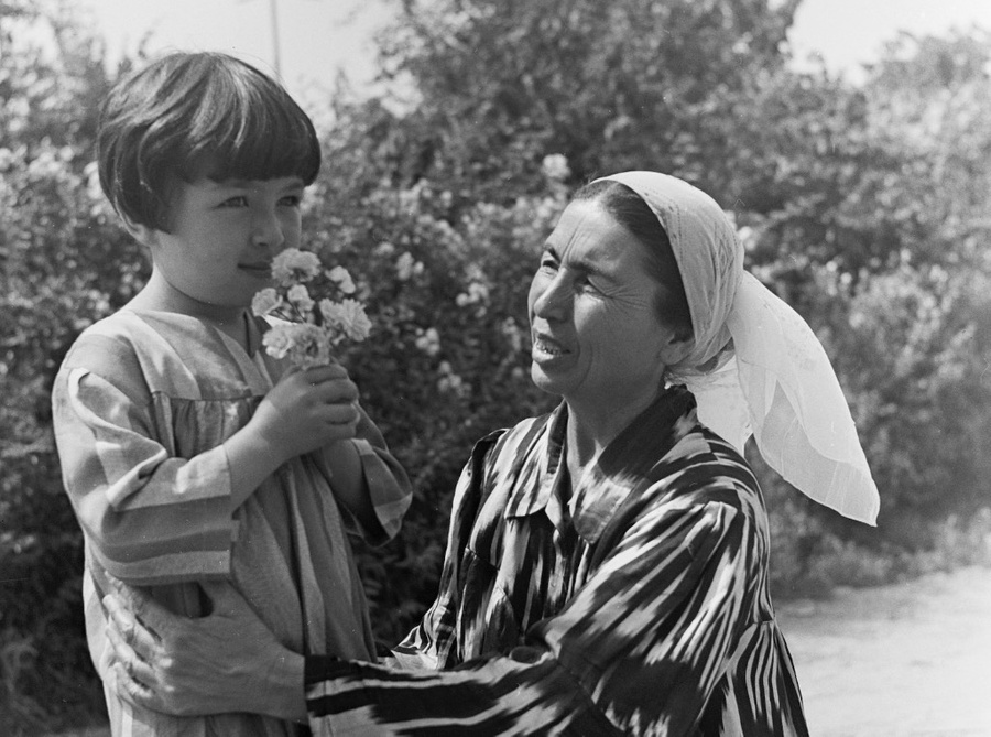 "Мама" — первое слово: 10 трогательных фотографий из СССР. Фото © ТАСС