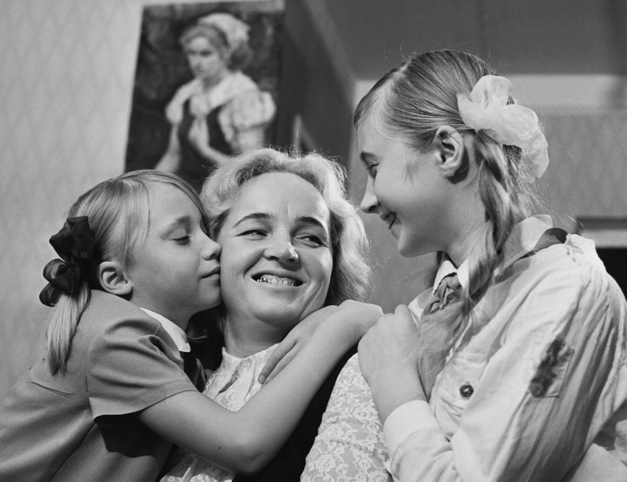 10 фото из СССР, доказывающих, что "мама" — первое слово в каждой судьбе. Фото © ТАСС / Исаак Дынин