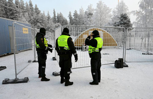 Финны пропускают только 1/8 часть из всех мигрантов у КПП на границе