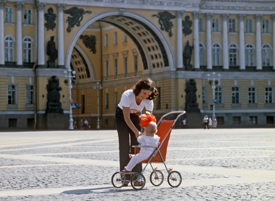 "Мама" — первое слово: 10 потрясающих фотографий из СССР. Фото © ТАСС / Юрий Белинский