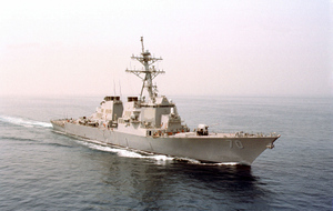 Китай поднял флот из-за вторжения ракетного эсминца США
