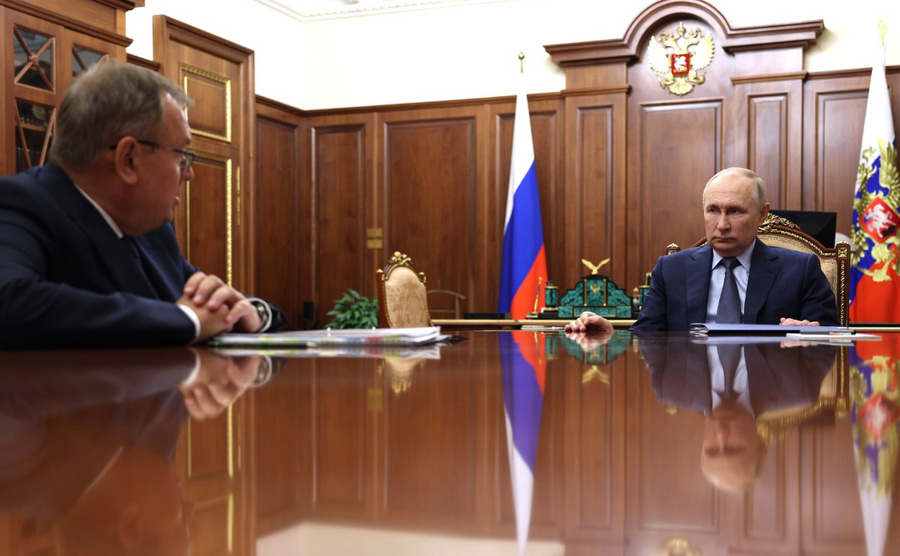 Владимир Путин во время встречи с председателем правления ВТБ Андреем Костиным 27 ноября. Фото © Kremlin.ru