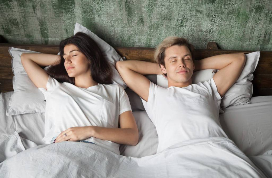 Важность личного пространства в браке: почему вам нужно спать раздельно? Фото © Freepik / yanalya