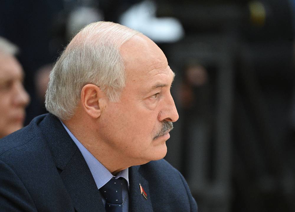"Несовместимо с госслужбой": Лукашенко уволил своего помощника за недопустимый проступок