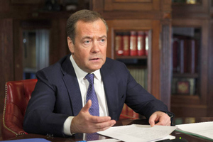 Медведев заявил, что США пытаются получить компоненты биооружия