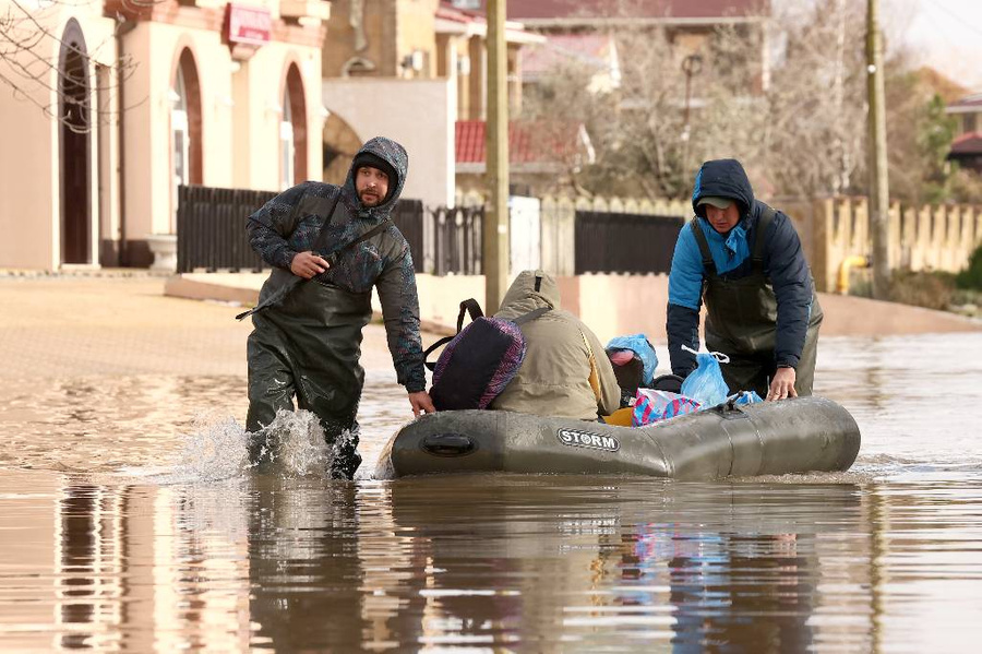 Последствия штормовой погоды в Крыму. Фото © ТАСС / Сергей Мальгавко