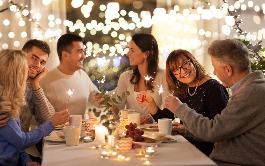 Как пережить новогоднее застолье с родственниками и не сойти с ума. Фото © Shutterstock